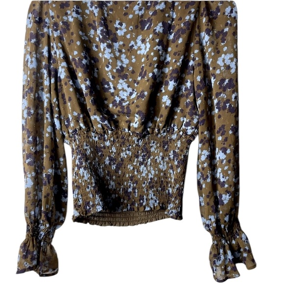 ASTR the label size small smocked waist puff sleeve floral blouse excellent cond - Picture 5 of 6
